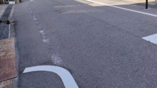 金沢市立泉小学校通学路　歩行者用白線の修正（旧鶴来街道 弥生1丁目）