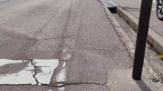 通学路の消えかけた白線