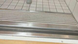 車椅子の方が住む市営住宅を視察