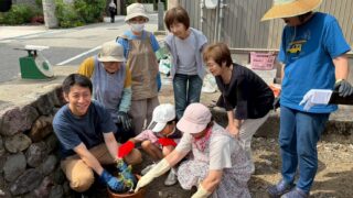 【2026/5/26 北國新聞】薬草ジオウを住民に株分け