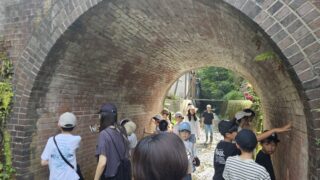 【2026/7/12 北國新聞】雀橋「文化財化」へ始動　金沢・泉小児童　明治のレンガ積みアーチ型見学「すごい」