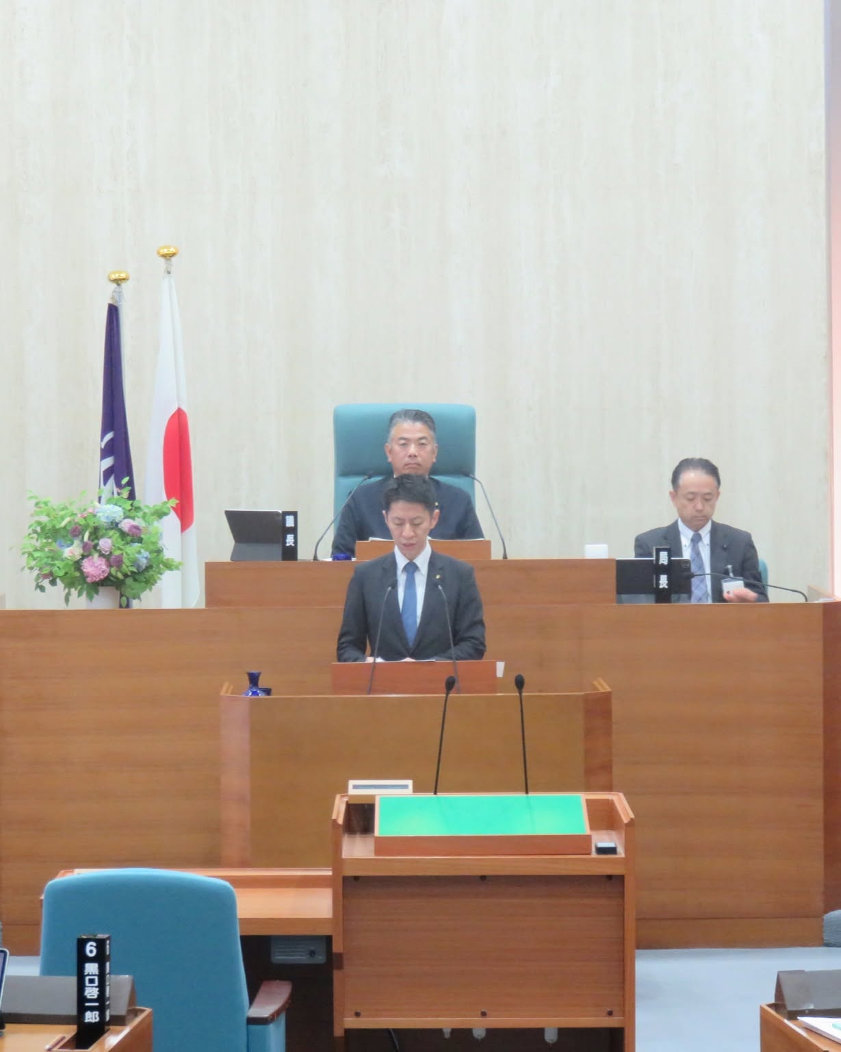 演壇、テキストの画像のようです