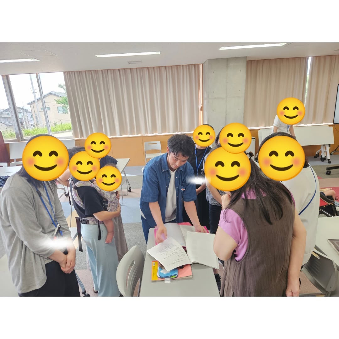 1人以上、勉強している人、テキストの画像のようです