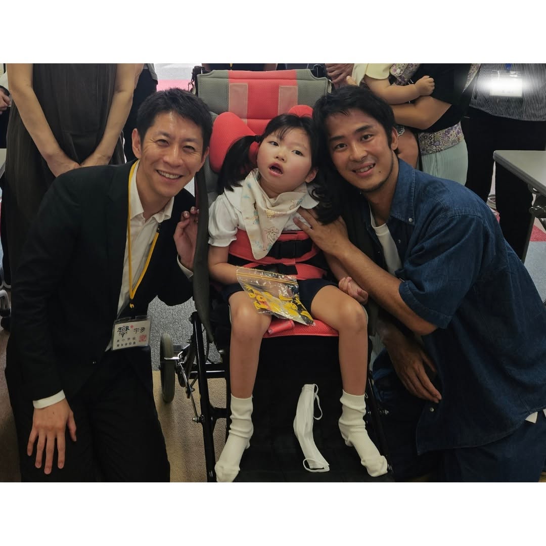 赤ちゃん、テキストの画像のようです
